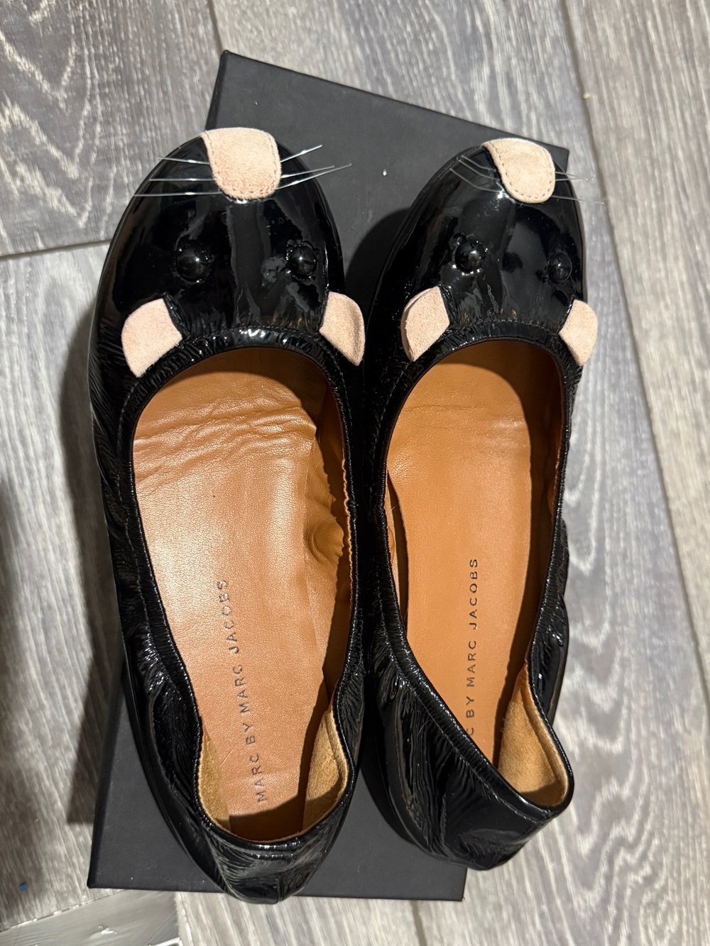 MBMJ MARC BY MARC JACOBS PATENT MOUSE FLATS 37 - Picture 3 of 6